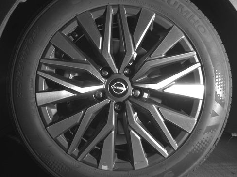 Used 2025 Nissan Altima 2.5 SV FWD image 9