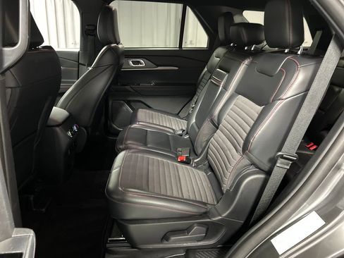 Used 2025 Ford Explorer ST-Line w/ ST-Line Street Pack image 22