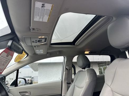 Used 2024 Toyota Sienna XLE image 24
