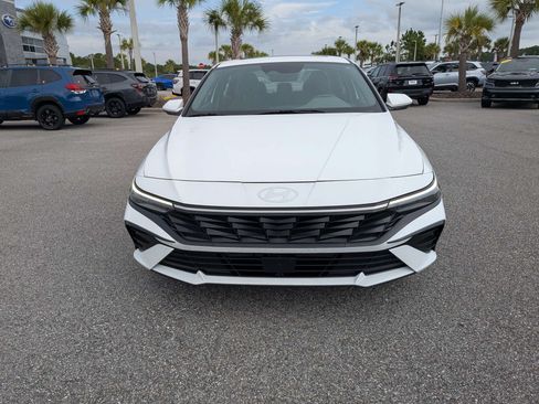 Used 2025 Hyundai Elantra SEL FWD image 8