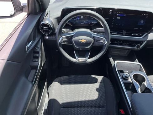 Used 2026 Chevrolet Equinox LT AWD/4WD image 9