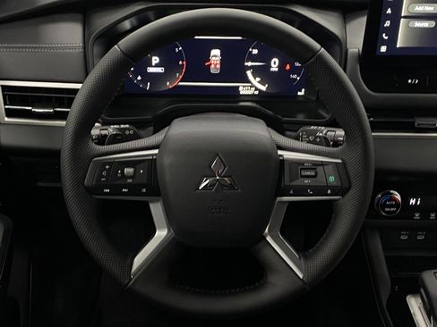 New 2026 Mitsubishi Outlander SE image 15