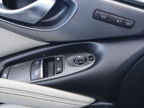 Used 2017 INFINITI Q60 3.0t w/ Premium Plus Package 3.0T image 28