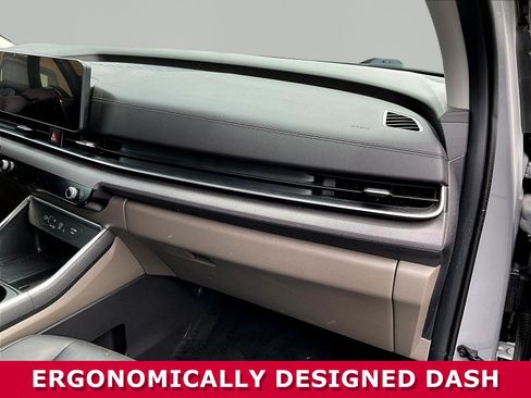 Used 2025 Kia Carnival EX FWD image 24