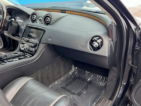 Used 2016 Jaguar XJ Supercharged RWD image 22