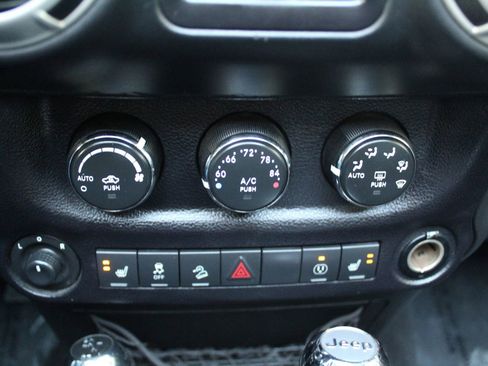 Used 2017 Jeep Wrangler Unlimited Rubicon w/ Connectivity Group AWD/4WD image 20