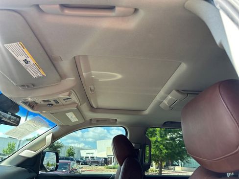 Used 2017 Cadillac Escalade Premium Luxury RWD image 27