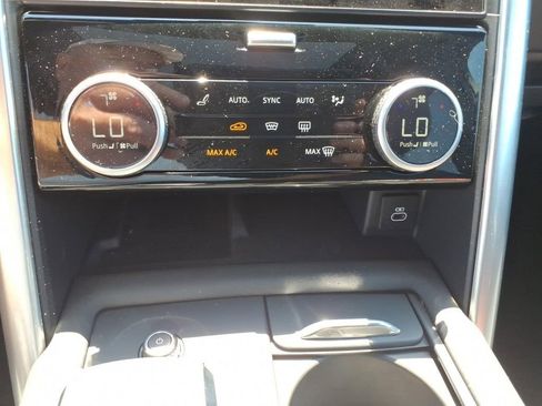 Used 2025 Land Rover Discovery Dynamic SE image 23