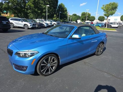 Used 2020 BMW 230i Convertible w/ Premium Package RWD image 4