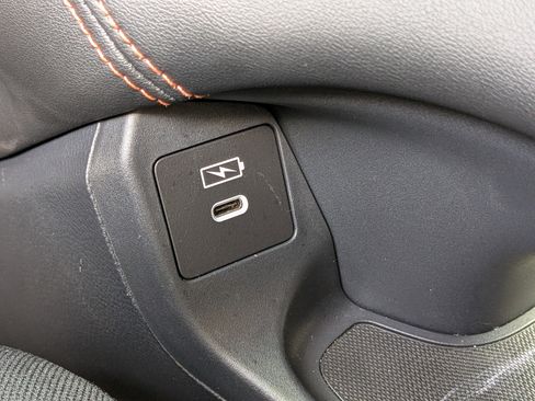 Used 2025 Honda HR-V Sport image 32