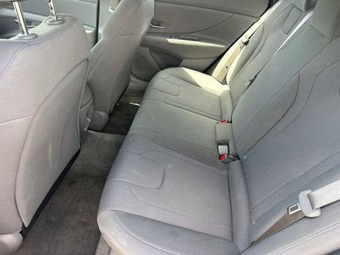 Used 2025 Hyundai Elantra SE image 20
