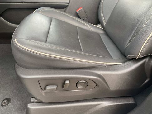 Used 2022 GMC Yukon SLT w/ SLT Premium Package image 24