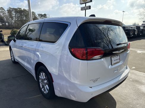 New 2026 Chrysler Voyager LX image 5