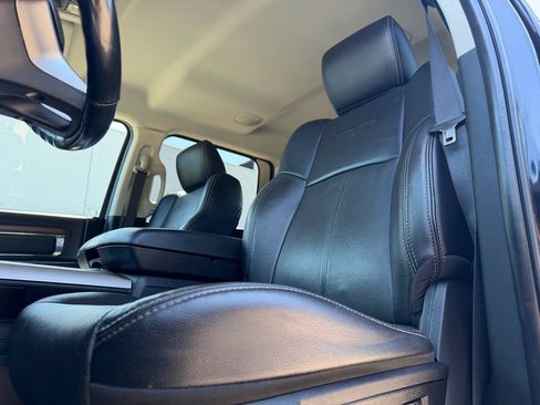 Used 2018 RAM 1500 Laramie w/ Convenience Group AWD/4WD image 10