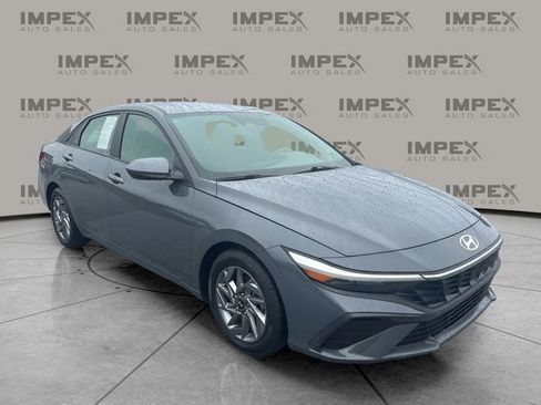 Used 2024 Hyundai Elantra SEL FWD image 7