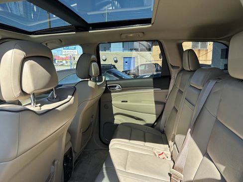 Used 2015 Jeep Grand Cherokee Overland w/ Advanced Technology Group image 18