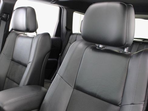 Used 2019 Jeep Grand Cherokee Altitude AWD/4WD image 34