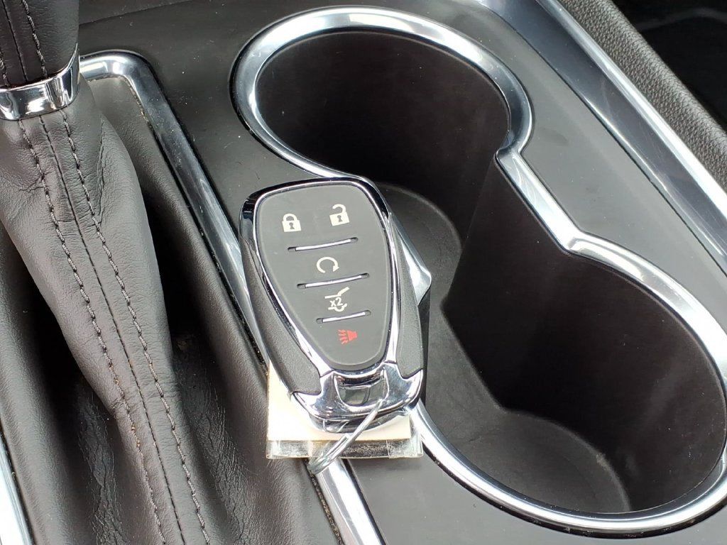 Used 2020 Chevrolet Traverse Premier w/ LPO, Blackout Package FWD image 33