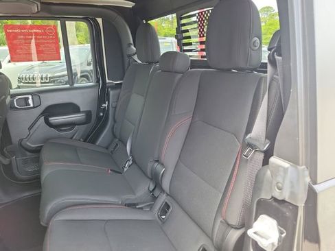 Used 2021 Jeep Gladiator Rubicon AWD/4WD image 10