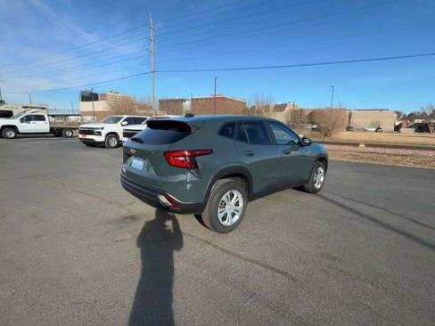 Certified 2025 Chevrolet Trax LS image 8