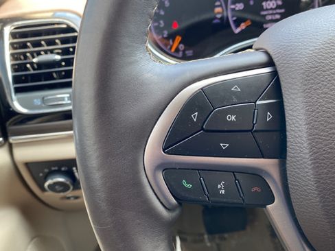 Used 2020 Jeep Grand Cherokee Overland AWD/4WD image 35