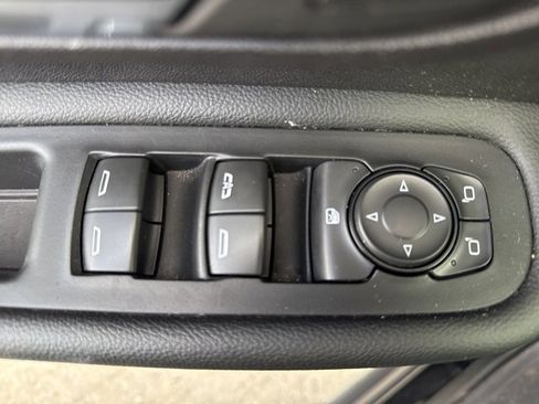 Used 2024 GMC Terrain SLT image 15