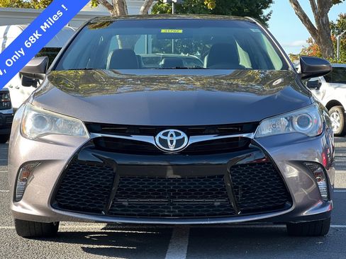 Used 2017 Toyota Camry SE image 9