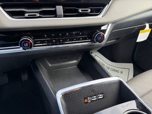 New 2026 Chevrolet Equinox LT FWD image 13