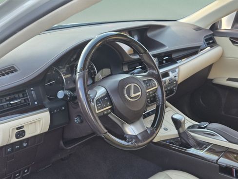 Used 2016 Lexus ES 350 w/ Luxury Package w/Wood Trim FWD image 10