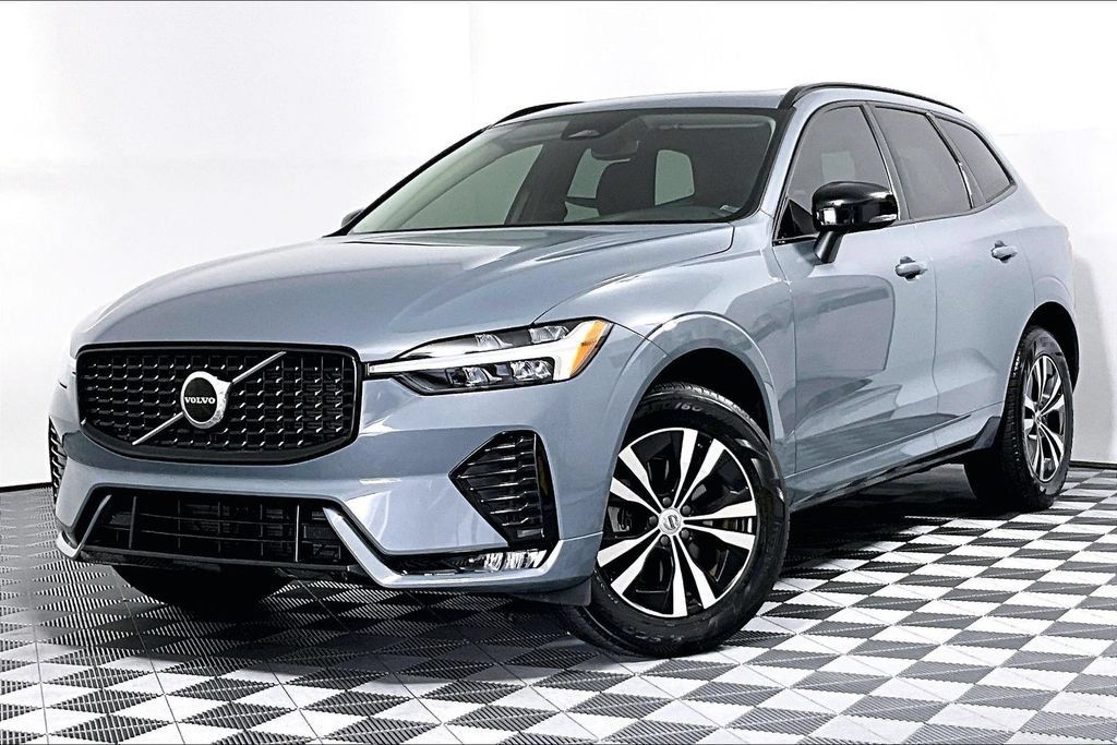 Used 2024 Volvo XC60 B5 Core AWD/4WD image 2