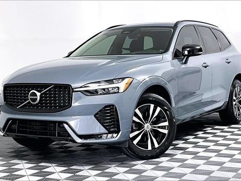 Used 2024 Volvo XC60 B5 Core AWD/4WD image 2