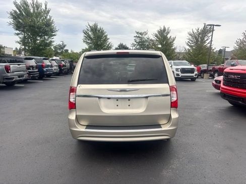 Used 2015 Chrysler Town & Country Touring w/ Driver Convenience Group FWD image 6
