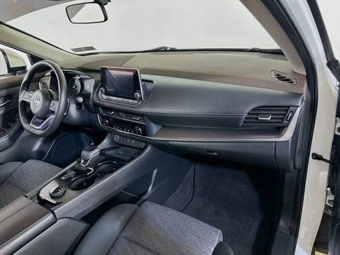 Used 2023 Nissan Rogue SV image 10