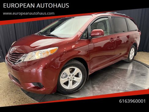 Used 2015 Toyota Sienna LE FWD image 1