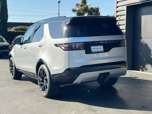 New 2024 Land Rover Discovery Dynamic SE image 27