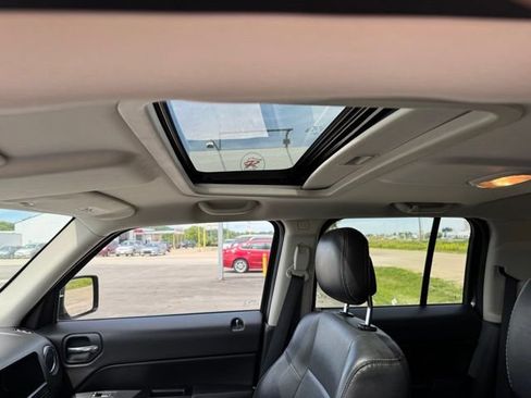 Used 2015 Jeep Patriot High Altitude AWD/4WD image 9