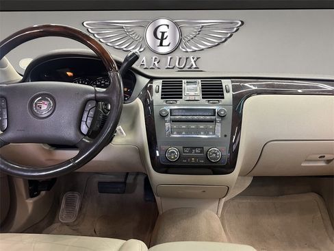 Used 2011 Cadillac DTS Luxury image 8