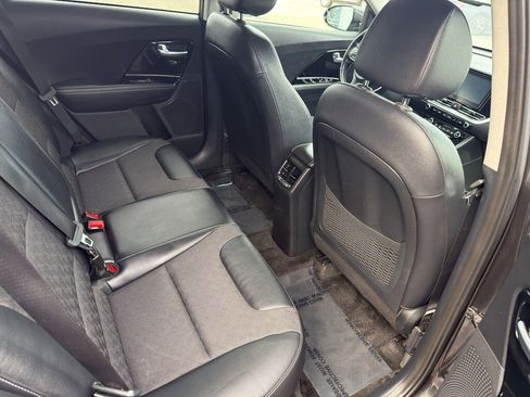 Used 2022 Kia Niro EX image 17