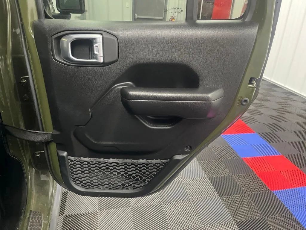 Used 2021 Jeep Wrangler Unlimited Rubicon AWD/4WD image 17