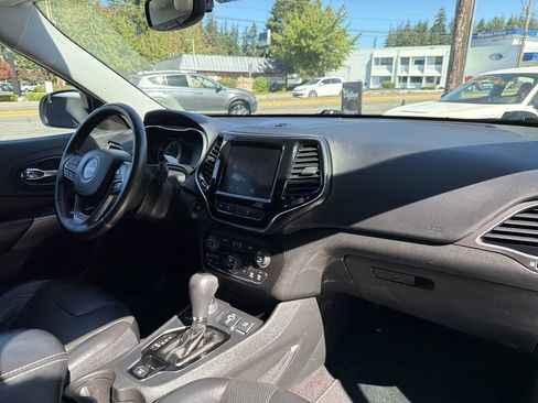 Used 2019 Jeep Cherokee Limited w/ Technology Group AWD/4WD image 19