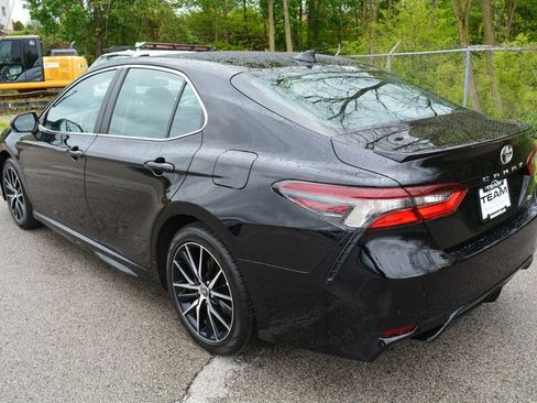 Used 2023 Toyota Camry SE FWD image 7