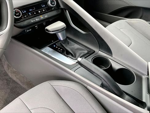 Used 2025 Hyundai Elantra Sport FWD image 15