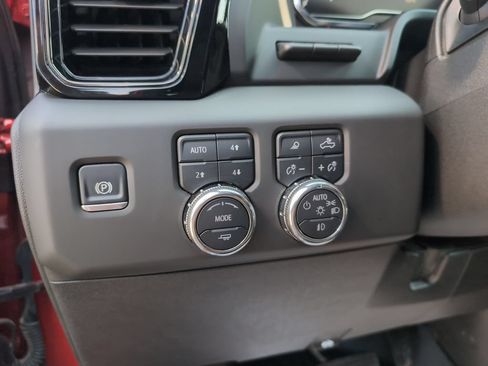 Used 2025 GMC Sierra 2500 AT4 w/ AT4 Premium Plus Package AWD/4WD image 24