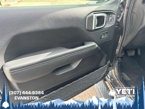 Used 2023 Jeep Gladiator Overland image 24