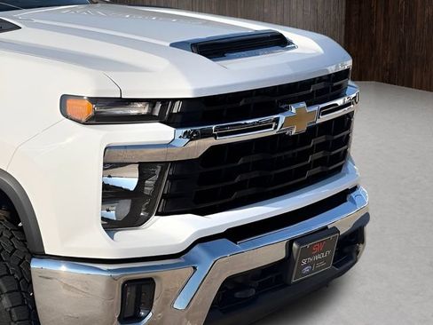 Used 2024 Chevrolet Silverado 2500 LT w/ Convenience Package AWD/4WD image 9