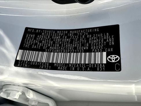 Certified 2025 Toyota Corolla SE image 31