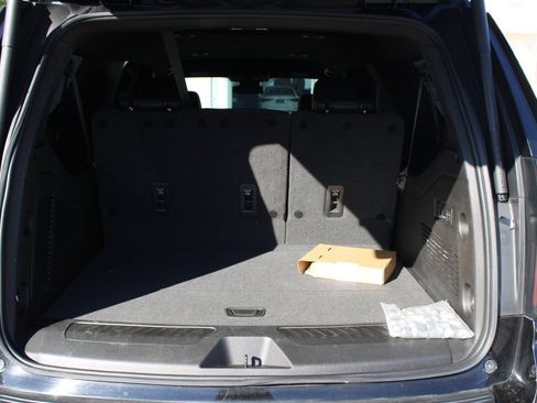 Used 2023 Chevrolet Suburban LT w/ Luxury Package RWD image 11