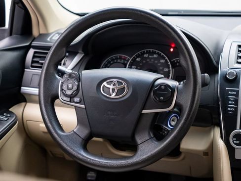 Used 2012 Toyota Camry LE FWD image 12