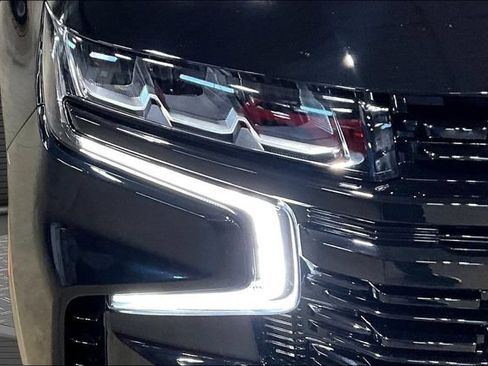 Used 2023 Chevrolet Suburban RST w/ Luxury Package AWD/4WD image 30