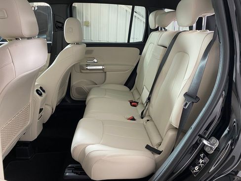 Used 2026 Mercedes-Benz GLB 250 4MATIC image 4